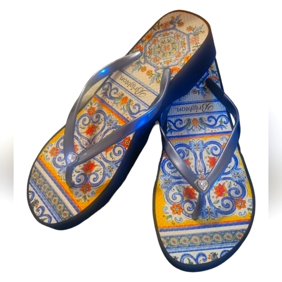 Brighton Museum Italian Tilework Inspired Flip Flops Sz 9 NWOT - Picture 1 of 9